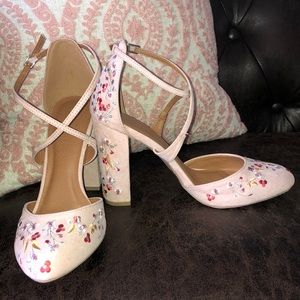 NWOT Nude floral embroidered block heels